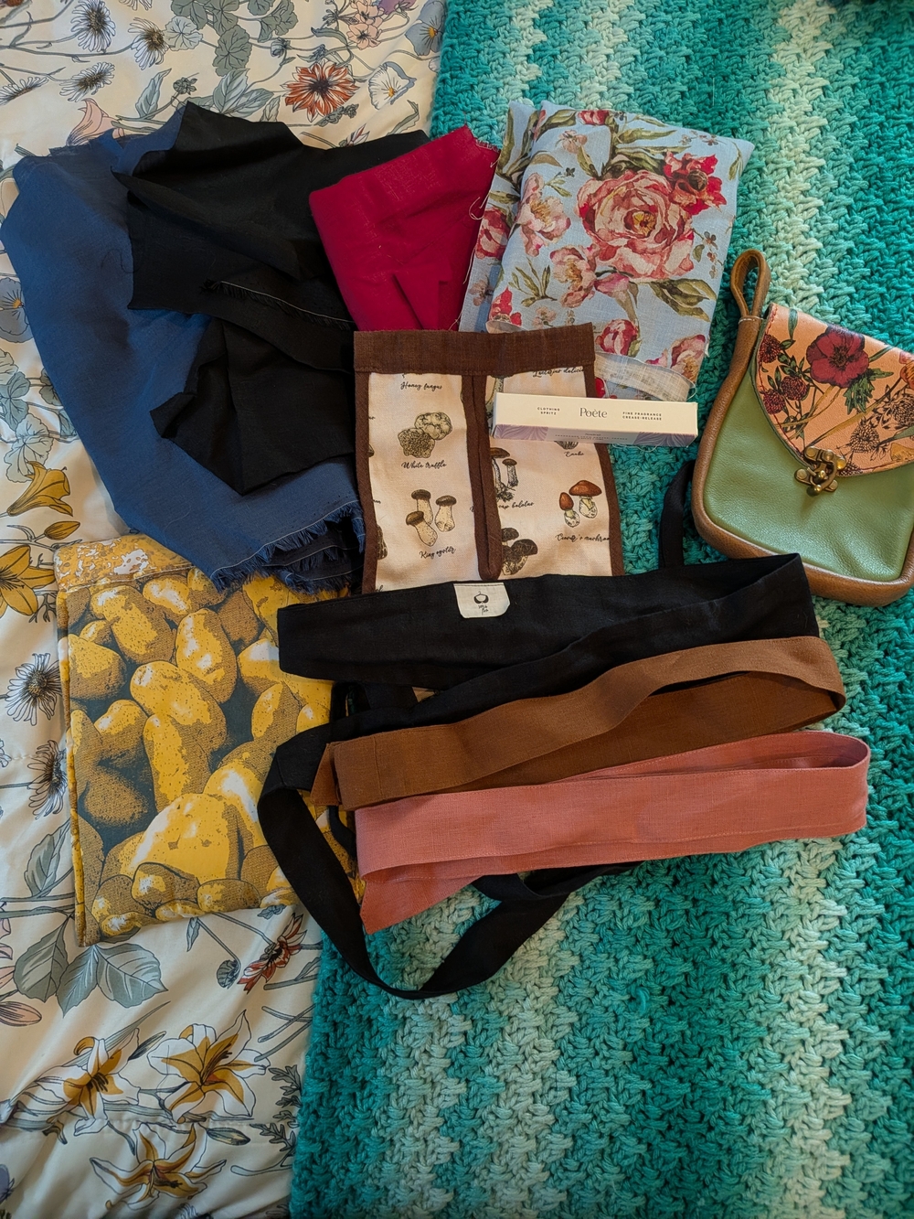 Son de Flor Black Linen Scrap Pieces & Ren Faire Pouches